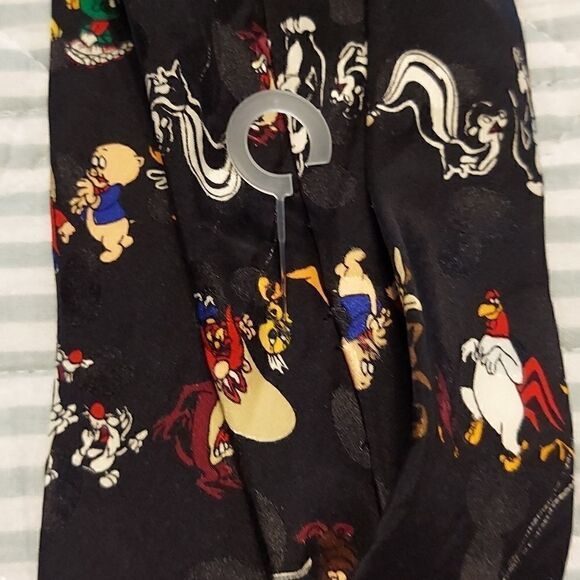 Looney Tunes Mania Tie - Picture 7 of 7